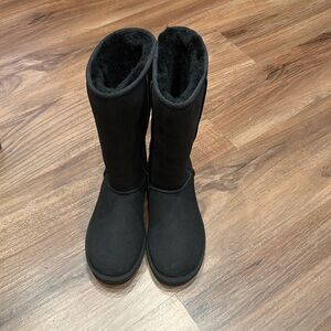 UGG Black size 7 or 38 SN 1016224